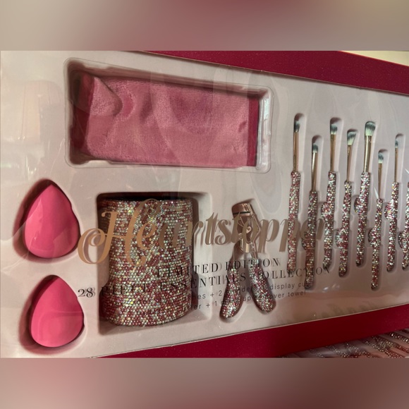 Glitz and Glam Viral Heartstopper Makeup Brush Set - Picture 3 of 6